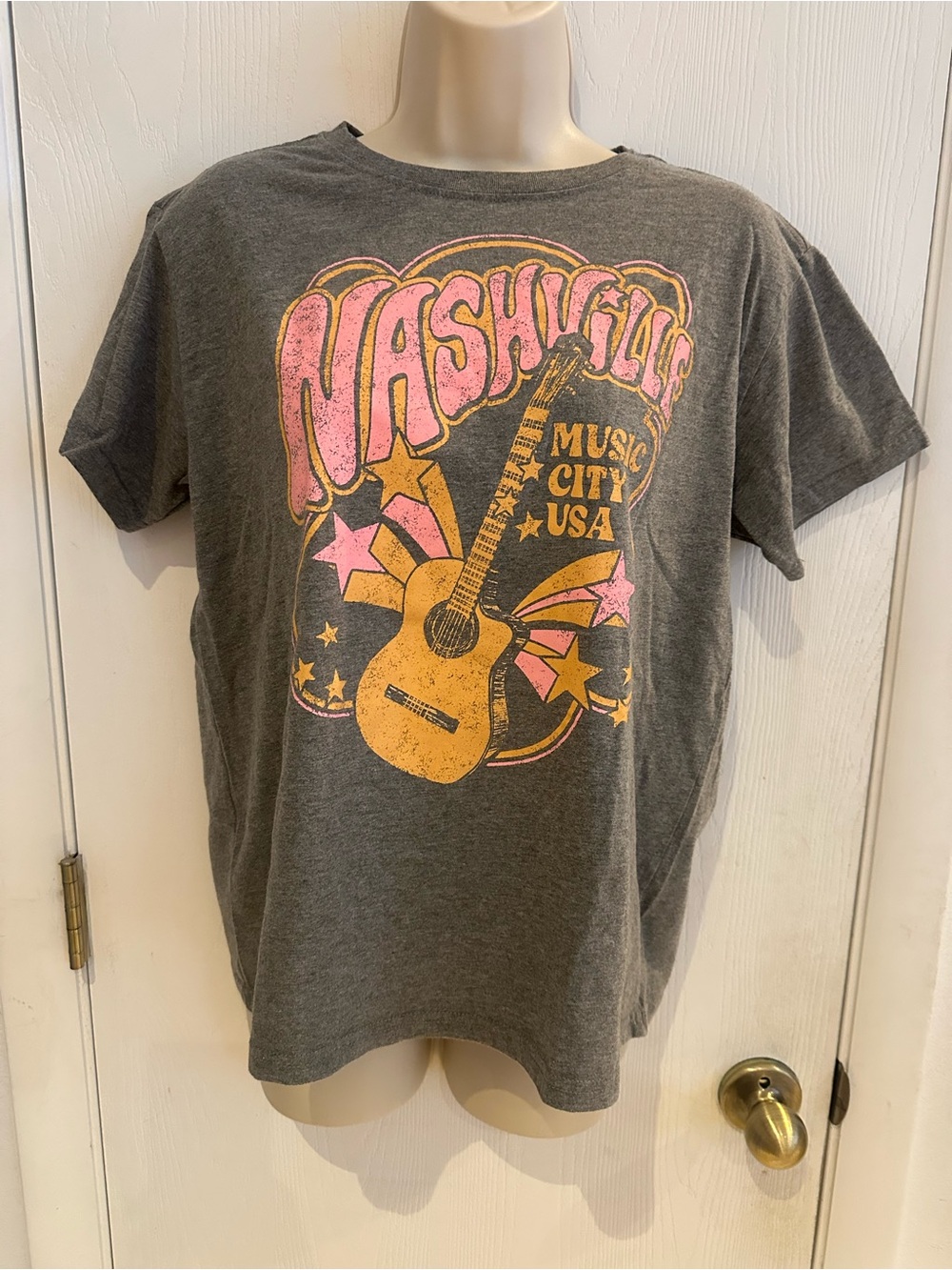NWOT Women’s Grey Nashville Graphic TShirt L